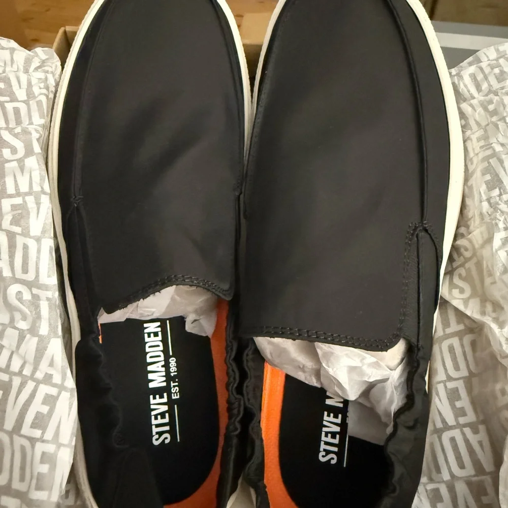 Steve Madden Men's Nellis slip-on loafer/sneaker in black fabric, size‎ 10 NEW